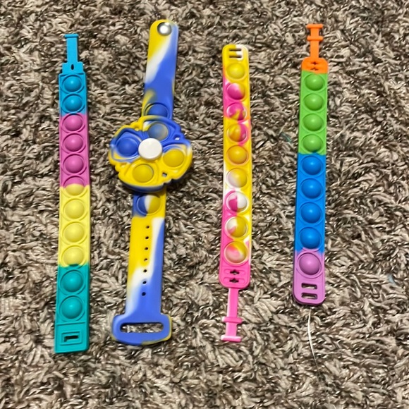 4 Pop Bracelets - Picture 1 of 1